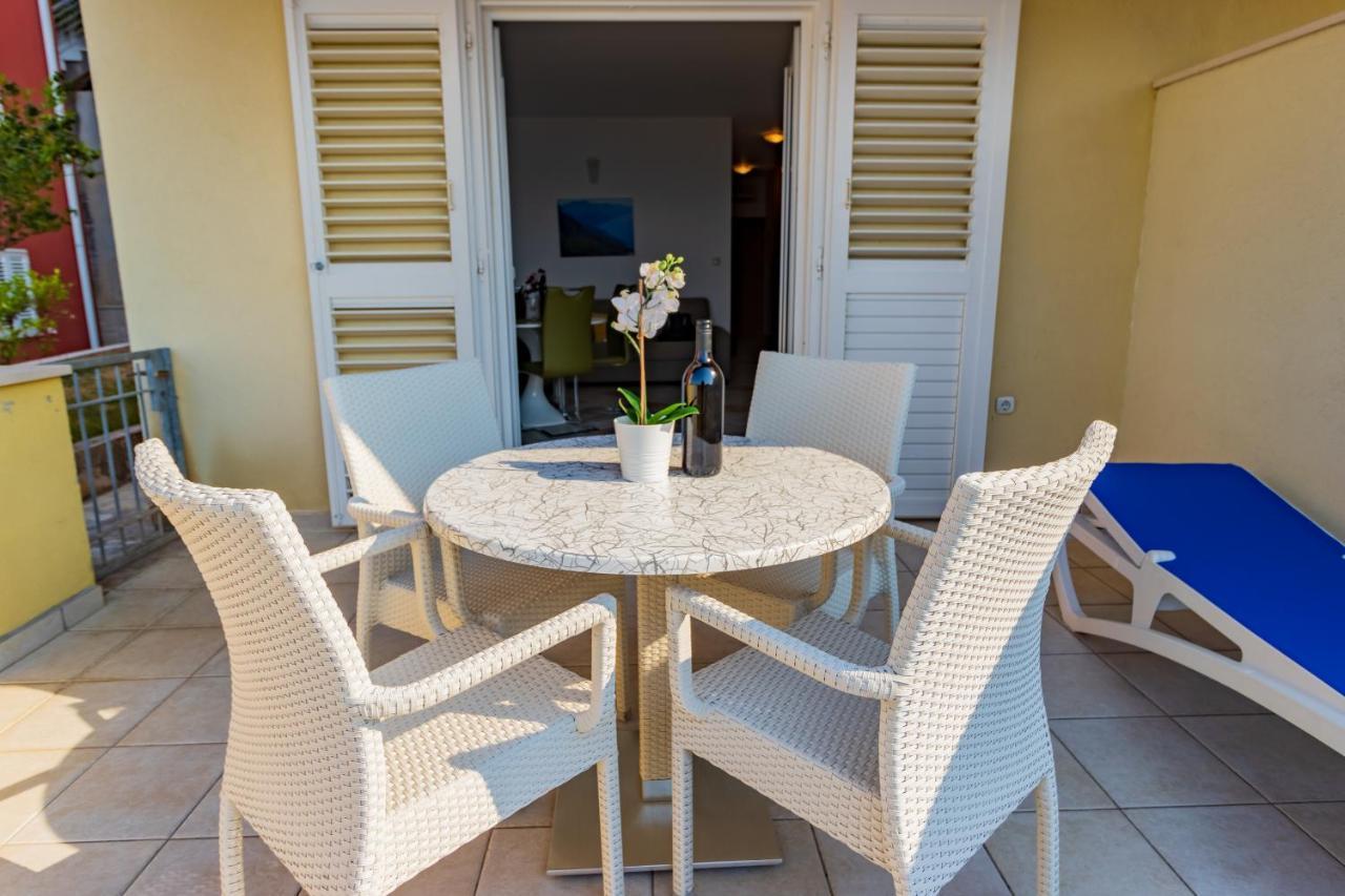 Luxury Apartments Villa Ruzmarina With New Heated Infinity Pool And Lounge Area Marusici  Buitenkant foto
