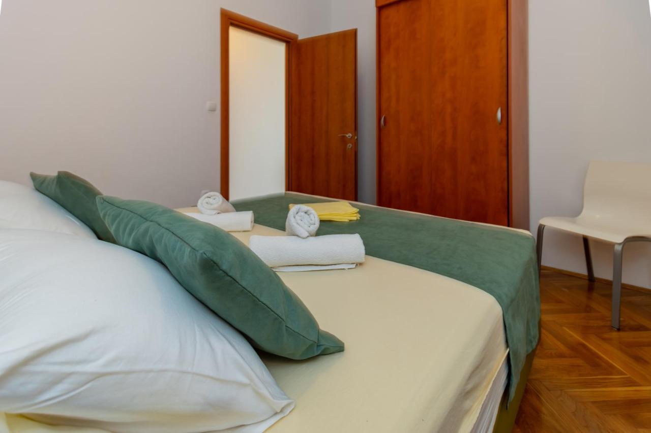 Luxury Apartments Villa Ruzmarina With New Heated Infinity Pool And Lounge Area Marusici  Buitenkant foto