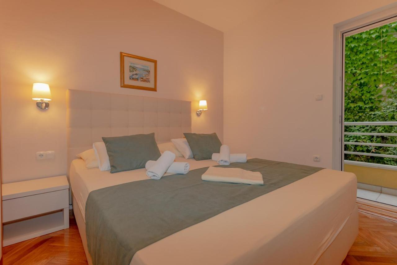 Luxury Apartments Villa Ruzmarina With New Heated Infinity Pool And Lounge Area Marusici  Buitenkant foto
