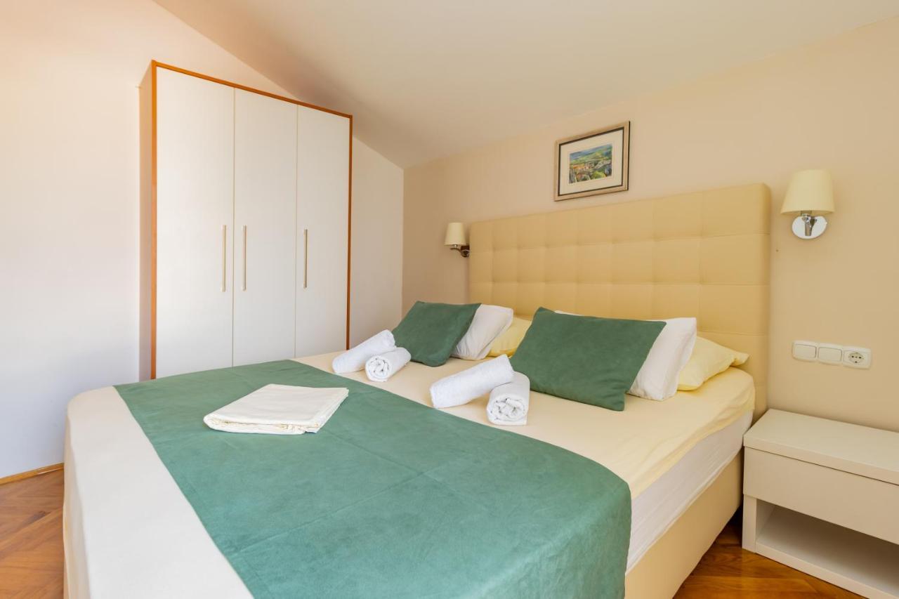 Luxury Apartments Villa Ruzmarina With New Heated Infinity Pool And Lounge Area Marusici  Buitenkant foto