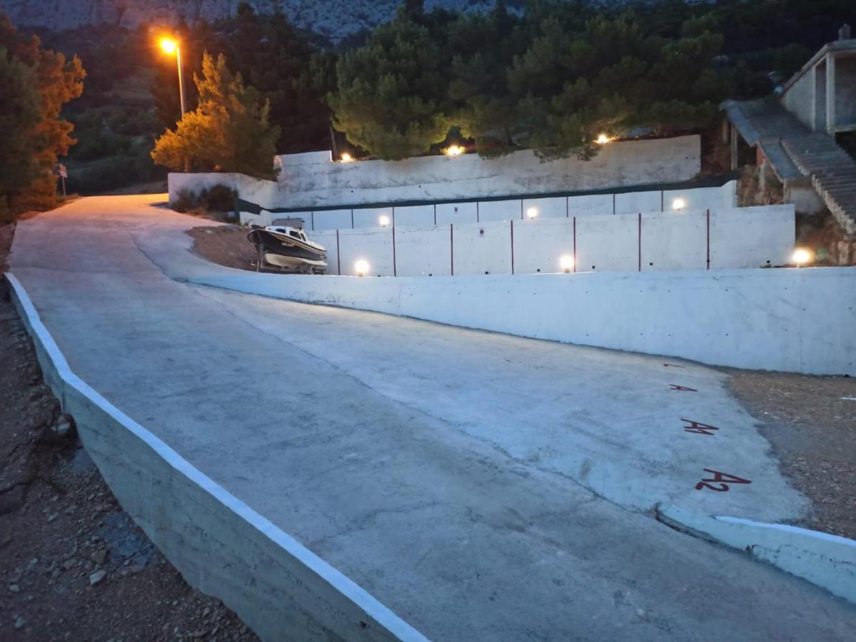 Luxury Apartments Villa Ruzmarina With New Heated Infinity Pool And Lounge Area Marusici  Buitenkant foto